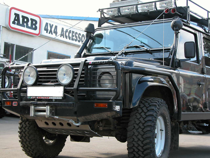 land rover  , land rover discovery  , defender  